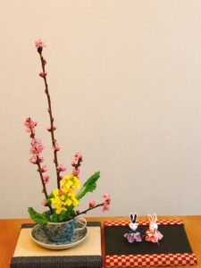 家族で祝うひなまつり ~伝統文化「つまみ細工&いけばな」体験ワークショップ~の画像