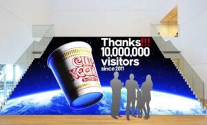 「カップヌードルミュージアム 横浜」来館者1000万人達成記念特別企画 ステアーグラフィックスの画像
