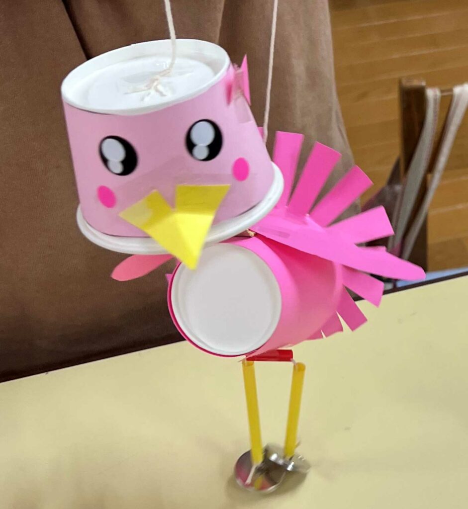 子どものためのプログラム「やってみよう! かみでつくろう、おさんぽ鳥」の画像