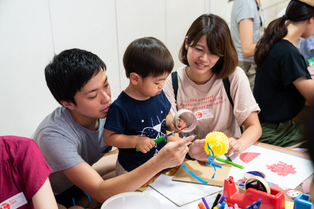 “じゆう”に!わくわく紙遊びの画像