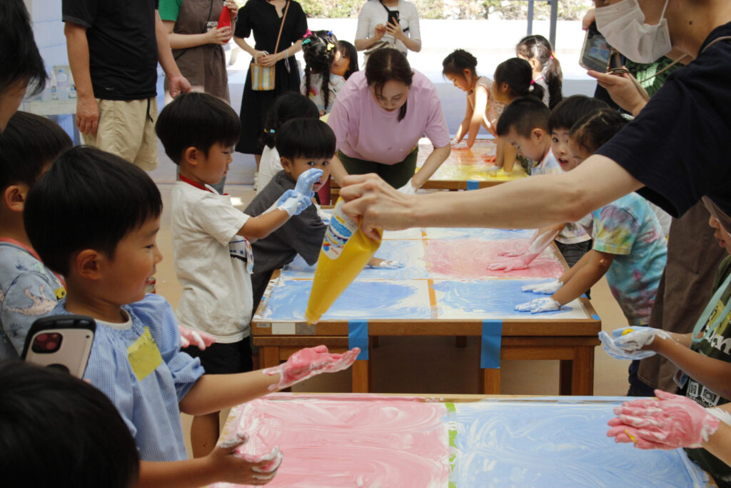 子どものためのプログラム　えのぐであそぼうの画像