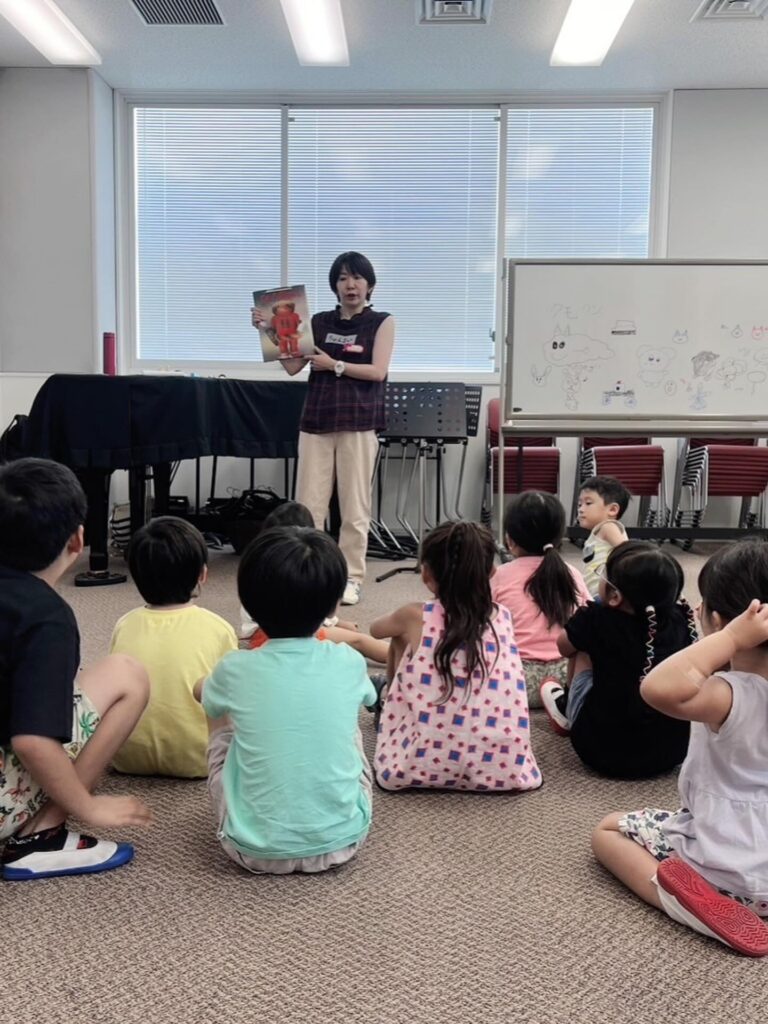 子ども向け演劇ワークショップ 劇団員さんと旅する絵本の世界の画像