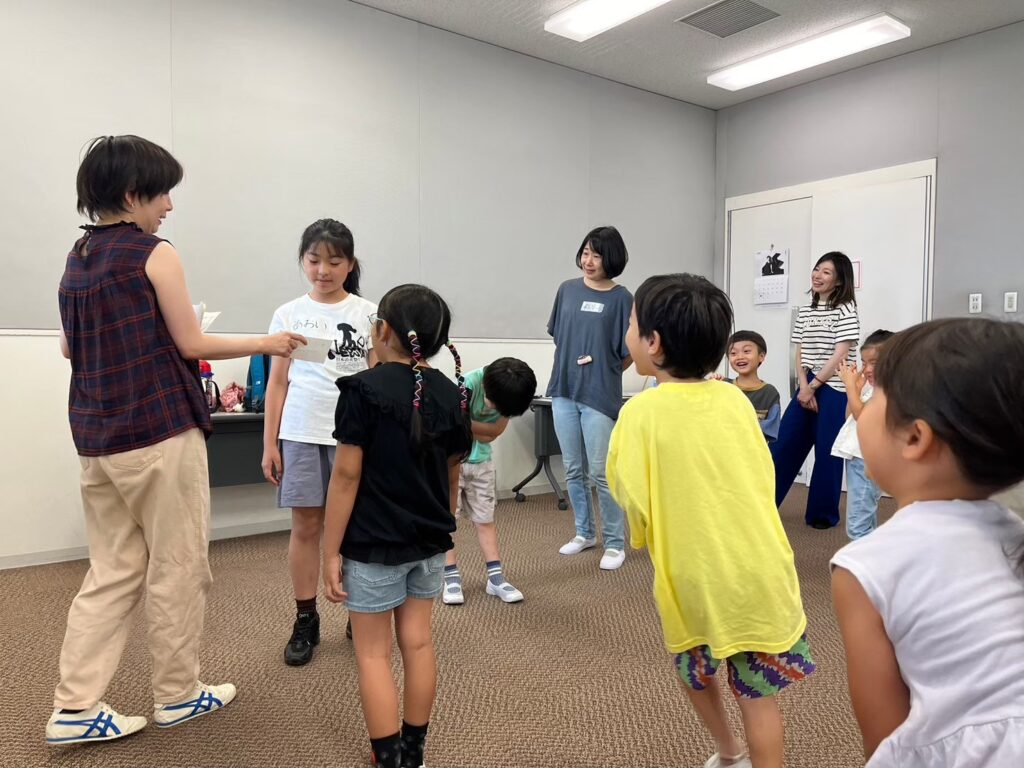 子ども向け演劇ワークショップ 劇団員さんと旅する絵本の世界の画像