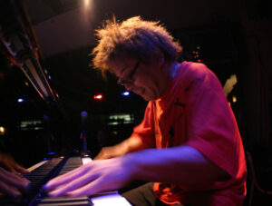 サムネイル画像：板橋文夫ジャズオーケストラ+細井徳太郎・結（横濱 JAZZ PROMENADE 2025）