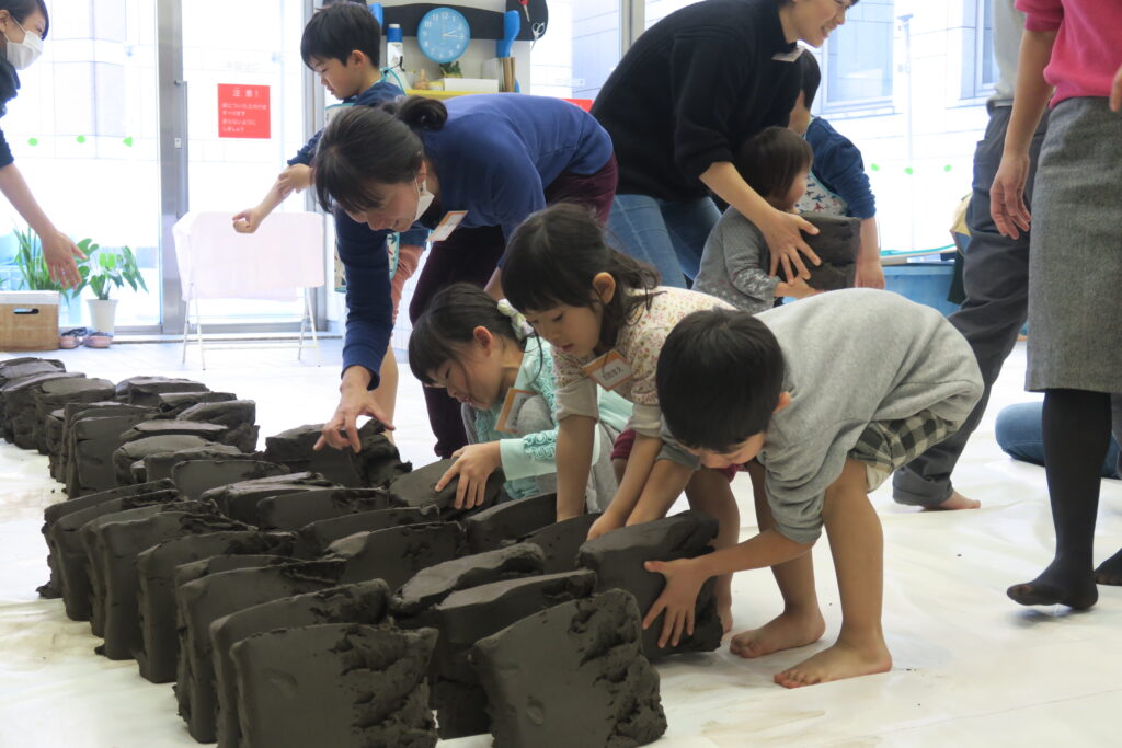 アクセスプログラム「はじめての造形あそび」（8月）の画像