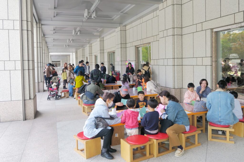 みんなのアートひろば 「歌う♪ぱくぱく紙工作」の画像