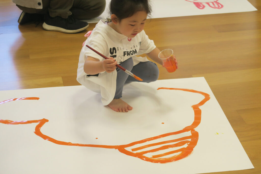 ハマキッズ・アートクラブ「えのぐであそぼう」の画像