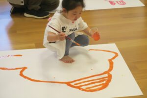 ハマキッズ・アートクラブ「えのぐであそぼう」の画像