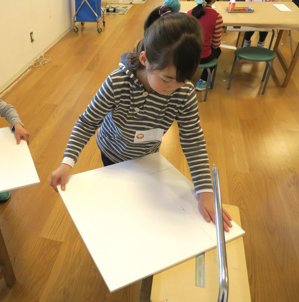 ハマキッズ・アートクラブ「スチロールで乗り物をつくろう」の画像