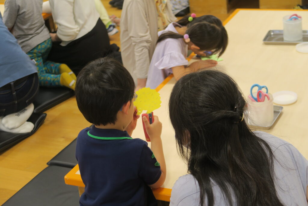 ハマキッズ・アートクラブ「ホチキスでつないでみよう」の画像