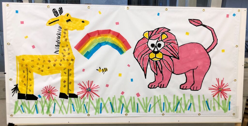 ハマキッズ・アートクラブ「カラーテープで絵を描こう」の画像