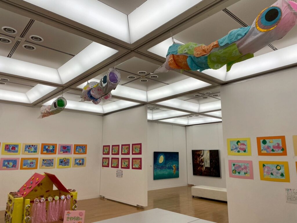 世代を越えた絵画展の画像