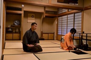 和室で濃茶を楽しむ濃茶席の様子