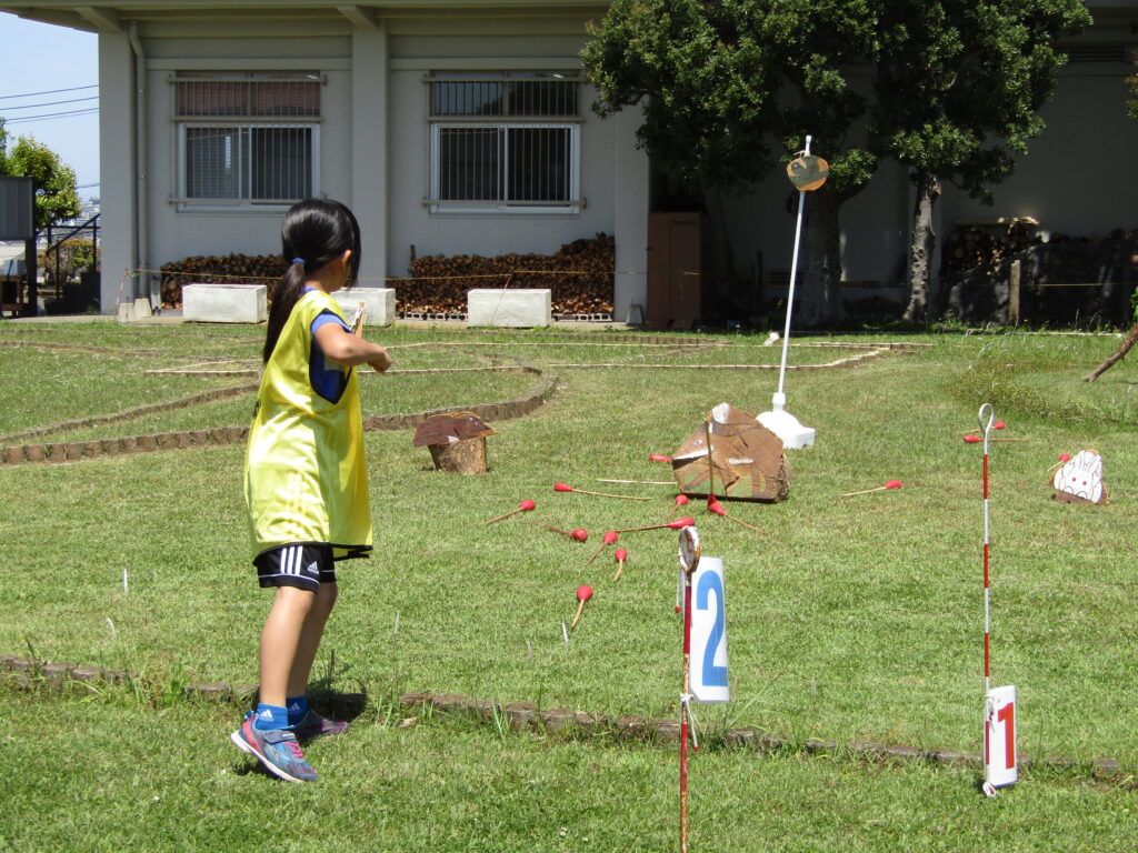 秋の「弓矢うち大会」の画像